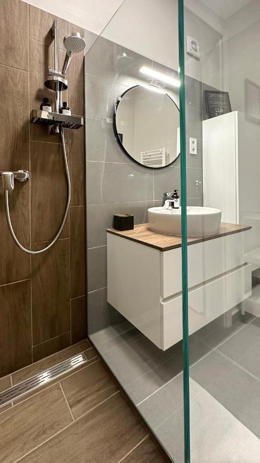 Linden Apartman 107 Glamour (Adults Only) Mosonmagyaróvár المظهر الخارجي الصورة
