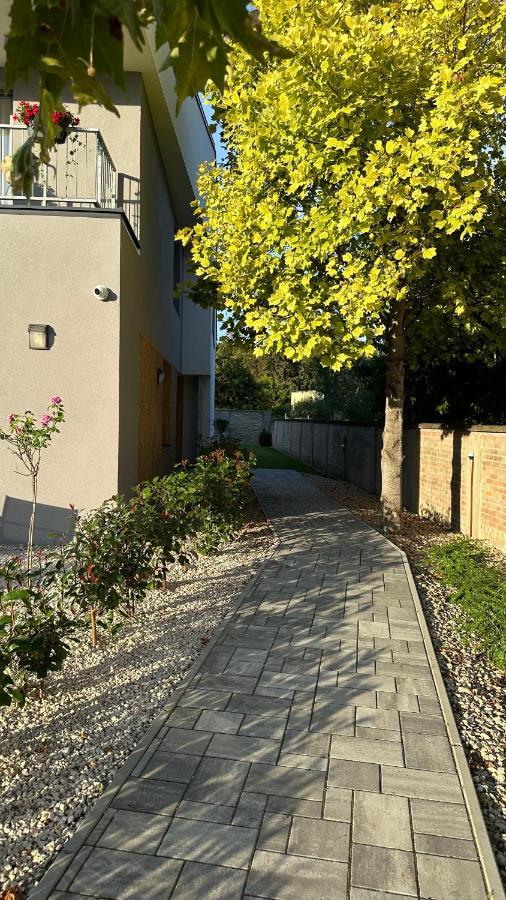 Linden Apartman 107 Glamour (Adults Only) Mosonmagyaróvár المظهر الخارجي الصورة